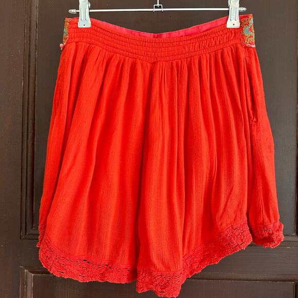 FREE PEOPLE | Red Crinkle Gauze Crochet Lace Trim Shorts Swim cover up | Small - Picture 4 of 5